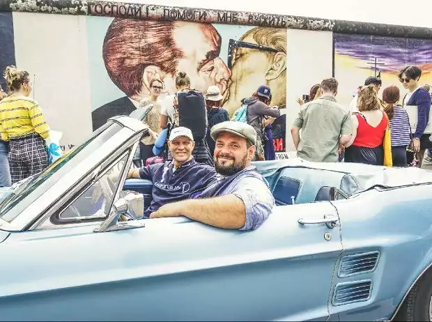 Axel Schulz 8l.) und Ulf Schulz ((Motorworld Classics Berlin) im Ford Mustang Titel-Bild zur News: Axel Schulz 8l.) und Ulf Schulz ((Motorworld Classics Berlin) im Ford Mustang