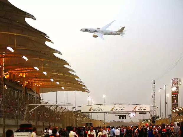 Boeing 747 über dem Bahrain International Circuit Titel-Bild zur News: Boeing 747 über dem Bahrain International Circuit