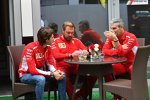 Antonio Giovinazzi, Gino Rosato und Maurizio Arrivabene (Ferrari) 