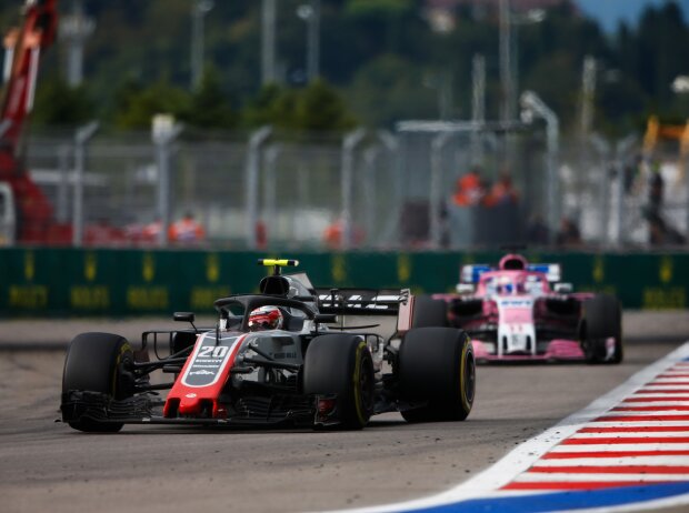 Kevin Magnussen, Sergio Perez Kevin Magnussen, Sergio Perez