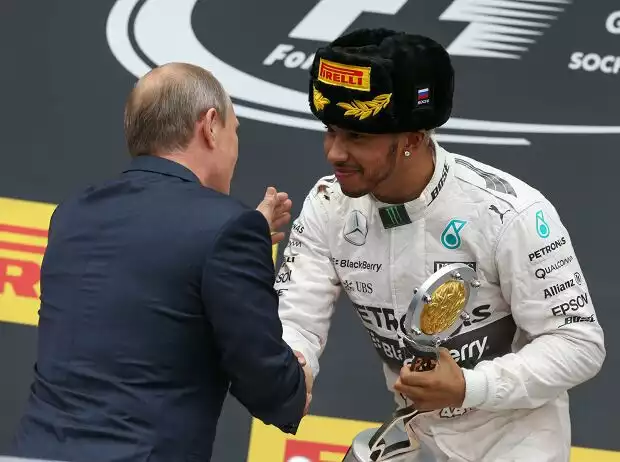 Wladimir Putin und Lewis Hamilton, Sotschi 2015 Titel-Bild zur News: Wladimir Putin und Lewis Hamilton, Sotschi 2015