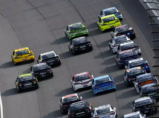 Renn-Action auf dem Michigan International Speedway Titel-Bild zur News: Renn-Action auf dem Michigan International Speedway
