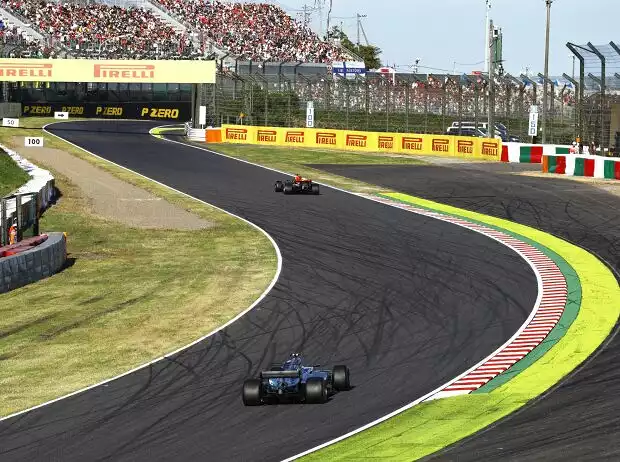 130R, Valtteri Bottas, Daniel Ricciardo Titel-Bild zur News: 130R, Valtteri Bottas, Daniel Ricciardo