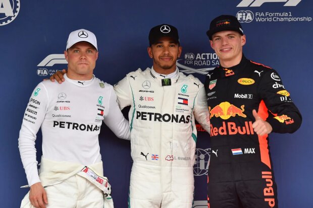 Valtteri Bottas Lewis Hamilton Max Verstappen Mercedes Mercedes AMG Petronas Motorsport F1Red Bull Aston Martin Red Bull Racing F1 ~Valtteri Bottas (Mercedes), Lewis Hamilton (Mercedes) und Max Verstappen (Red Bull) ~ 