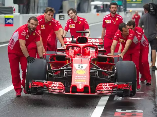 Ferrari-Mechaniker Titel-Bild zur News: Ferrari-Mechaniker