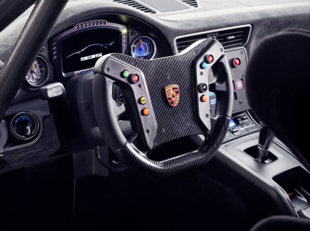 Innenraum und Cockpit des Porsche 935 (2019)