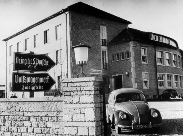 Titel-Bild zur News: 80 Jahre Porsche in Zuffenhausen: Ein Backsteingebäude vom 1938 (heute Werk1) markierte 1938 den Anfang