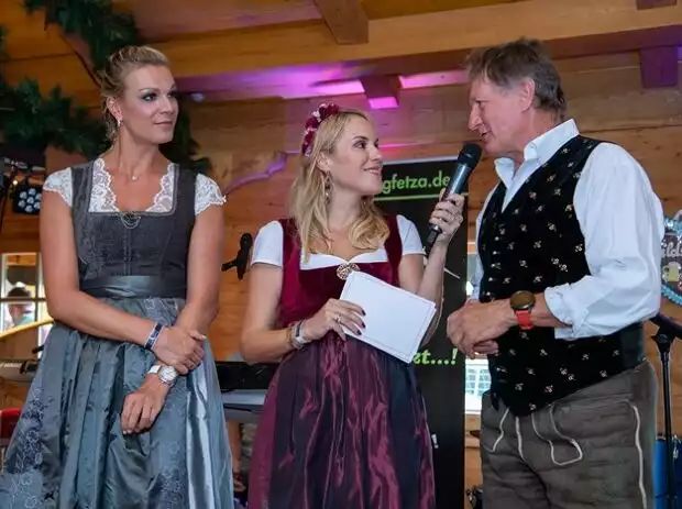 Maria Höfl-Riesch, Kathi Wörndl, Franz Klammer (v.l.) auf der Laureus Sport for Good Wiesn 2018 Titel-Bild zur News: Maria Höfl-Riesch, Kathi Wörndl, Franz Klammer (v.l.) auf der Laureus Sport for Good Wiesn 2018