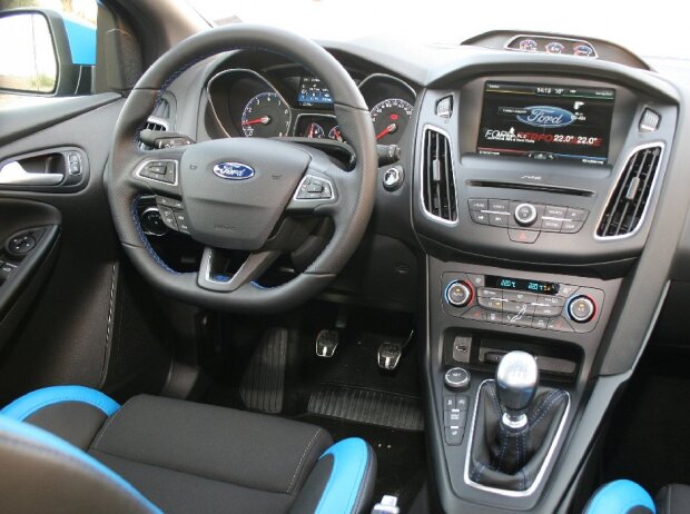 Cockpit des Ford Focus RS (2015)
