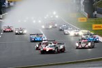 Kazuki Nakajima (Toyota) und Fernando Alonso (Toyota) 