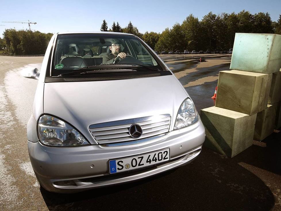 Redakteur Roland Hildebrandt beim ABS-Selbstversuch mit der Mercedes A-Klasse
