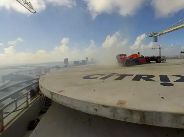 Titel-Bild zur News: David Coulthard auf einem Wolkenkratzer in Miami
