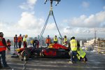 Donuts in 200 Metern Höhe: David Coulthard (Red Bull) auf dem One-Thousand-Museum-Wolkenkratzer in Miami mit dem RB7