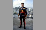 Donuts in 200 Metern Höhe: David Coulthard (Red Bull) auf dem One-Thousand-Museum-Wolkenkratzer in Miami mit dem RB7