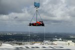 Donuts in 200 Metern Höhe: David Coulthard (Red Bull) auf dem One-Thousand-Museum-Wolkenkratzer in Miami mit dem RB7