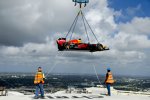 Donuts in 200 Metern Höhe: David Coulthard (Red Bull) auf dem One-Thousand-Museum-Wolkenkratzer in Miami mit dem RB7