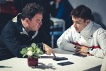Motorsport-Network-Chef James Allen und Charles Leclerc (Sauber) 