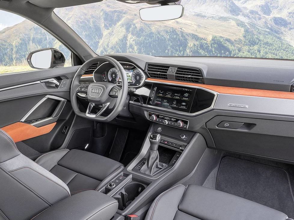 Innenraum und Cockpit des Audi Q3 2019