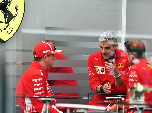 Maurizio Arrivabene, Kimi Räikkönen, Sebastian Vettel Titel-Bild zur News: Maurizio Arrivabene, Kimi Räikkönen, Sebastian Vettel