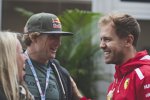 Surf-Legende Robbie Naish und Sebastian Vettel (Ferrari) 