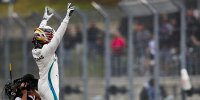Bild zum Inhalt: Vettel bis zur letzten Kurve vorne: Hamilton dank Sektor 3 auf Pole