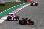 Max Verstappen (Red Bull), Esteban Ocon (Racing Point) und Sergio Perez (Racing Point) 
