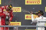 Lewis Hamilton (Mercedes) und Kimi Räikkönen (Ferrari) 