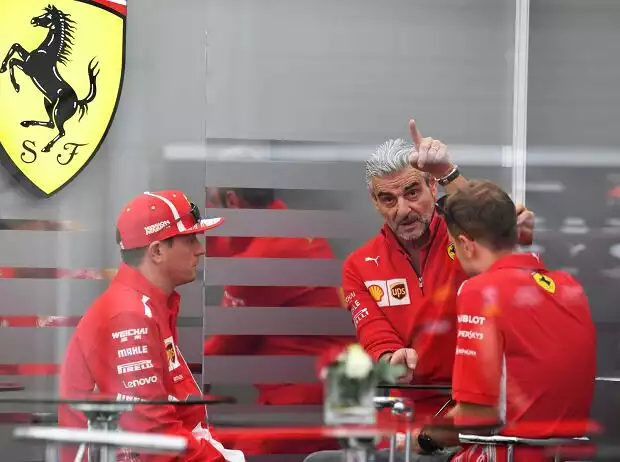 Maurizio Arrivabene, Kimi Räikkönen, Sebastian Vettel Titel-Bild zur News: Maurizio Arrivabene, Kimi Räikkönen, Sebastian Vettel