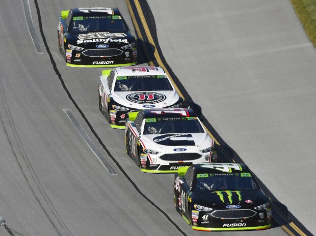 Kurt Busch, Clint Bowyer, Kevin Harvick, Aric Almirola