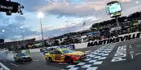 Bild zum Inhalt: Martinsville: Logano siegt im irren Fotofinish und löst Finalticket