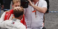 Bild zum Inhalt: Was Sebastian Vettel Lewis Hamilton ins Ohr geflüstert hat