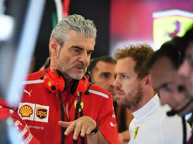 Sebastian Vettel, Maurizio Arrivabene Titel-Bild zur News: Sebastian Vettel, Maurizio Arrivabene