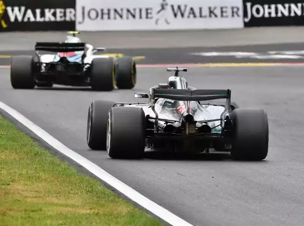 Titel-Bild zur News: Lewis Hamilton, Sergei Sirotkin