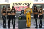 Kyle Busch (Gibbs) mit den Monster-Girls