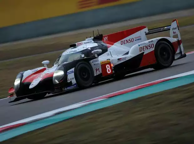 Kazuki Nakajima, Fernando Alonso Titel-Bild zur News: Kazuki Nakajima, Fernando Alonso