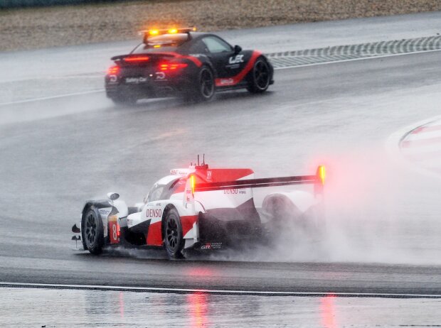 Titel-Bild zur News: Kazuki Nakajima, Fernando Alonso, Safety-Car