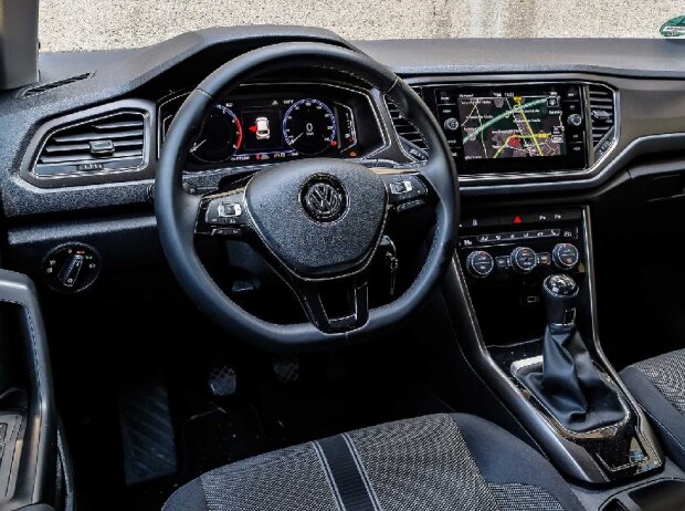 Innenraum und Cockpit des VW T-Roc 1.0 TSI 2019