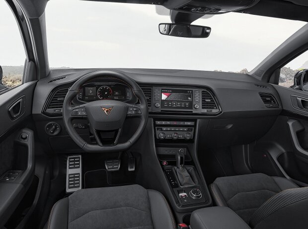 Innenraum und Cockpit des Cupra Ateca 2019