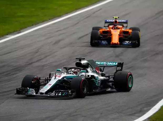 Lewis Hamilton, Stoffel Vandoorne Titel-Bild zur News: Lewis Hamilton, Stoffel Vandoorne