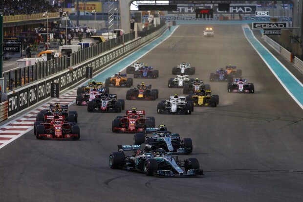 Lewis Hamilton Valtteri Bottas Sebastian Vettel Kimi Räikkönen Daniel Ricciardo Max Verstappen Ferrari Scuderia Ferrari F1Mercedes Mercedes AMG Petronas Motorsport F1Red Bull Aston Martin Red Bull Racing F1 ~Lewis Hamilton (Mercedes), Valtteri Bottas (Mercedes), Sebastian Vettel (Ferrari), Kimi Räikkönen (Ferrari), Daniel Ricciardo (Red Bull) und Max Verstappen (Red Bull) ~ Lewis Hamilton Valtteri Bottas Sebastian Vettel Kimi Räikkönen Daniel Ricciardo Max Verstappen Ferrari Scuderia Ferrari F1Mercedes Mercedes AMG Petronas Motorsport F1Red Bull Aston Martin Red Bull Racing F1 ~Lewis Hamilton (Mercedes), Valtteri Bottas (Mercedes), Sebastian Vettel (Ferrari), Kimi Räikkönen (Ferrari), Daniel Ricciardo (Red Bull) und Max Verstappen (Red Bull) ~