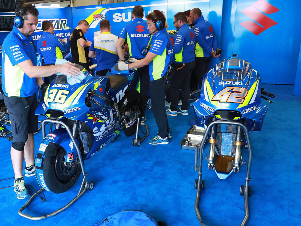 Box: Team Suzuki Ecstar