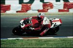 Carl Fogarty auf der Ducati 916