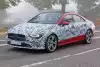 Bild zum Inhalt: Mercedes CLA (2019): Erlkönig mit weniger Tarnung erwischt!