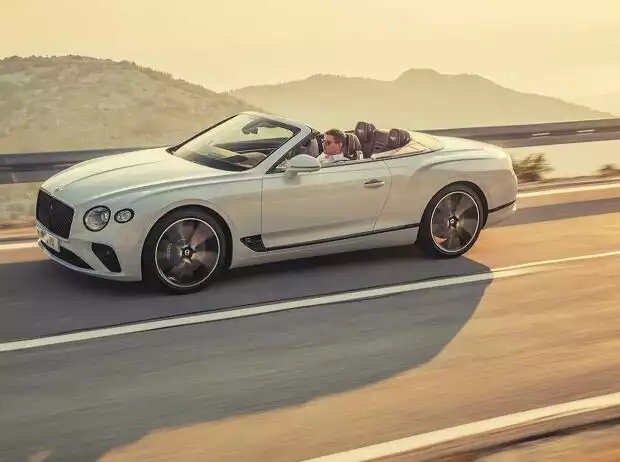 2019 Bentley Continental GT Convertible Unveiled: 207 MPH Luxury Droptop Titel-Bild zur News: 2019 Bentley Continental GT Convertible Unveiled: 207 MPH Luxury Droptop