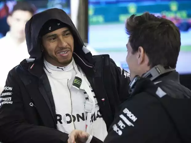 Lewis Hamilton, Toto Wolff Titel-Bild zur News: Lewis Hamilton, Toto Wolff