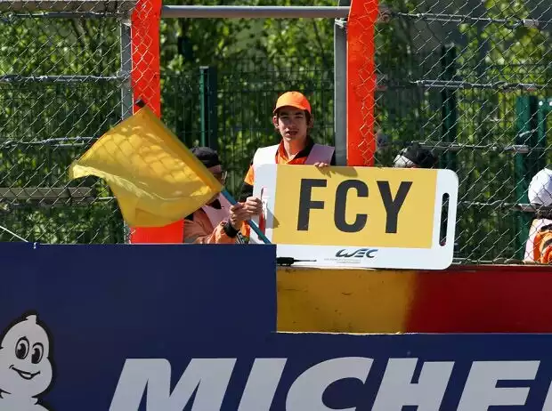 Titel-Bild zur News: Full Course Yellow, FCY, Gelbe Flagge, Streckenposten