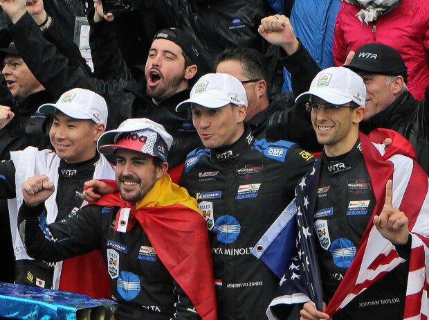 Titel-Bild zur News: Renger van der Zande, Fernando Alonso, Kamui Kobayashi
