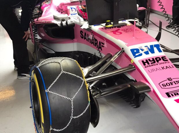 Schneeketten am Force India VJM11