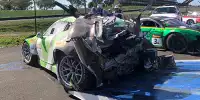 Bild zum Inhalt: 12h Bathurst: Zuschauer bekämpft in T-Shirt Brand nach Porsche-Crash