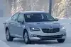 Bild zum Inhalt: Skoda Superb Facelift (2019): Erlkönig quasi ungetarnt